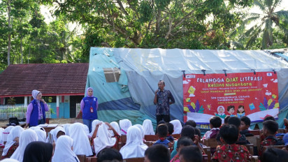 Penerbit Erlangga Gelar Giat Literasi di SDN Kiarajangkung Banten