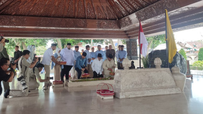 Calon Presiden Prabowo Subianto Ziarah ke Makam Soekarno di Blitar