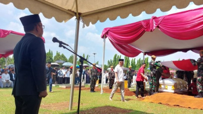 Mensesneg Pimpin Prosesi Pemakaman Jenazah Kuntoro di TMP Kalibata