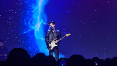 Pecah! Perth Tanapon Sukses Guncang Panggung GMMTV Musicon In Jakarta dengan Gitarnya