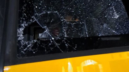 Beredar Video Mencekam, Bus Pemain Bola Perspa Pacitan Dilempari Batu, Sejumlah Pemain Terluka