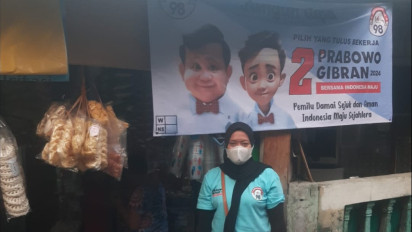 Bagikan Spanduk di Warung Makan dan Sembako, Persaudaraan 98: Antusiasme Warga Sangat Tinggi