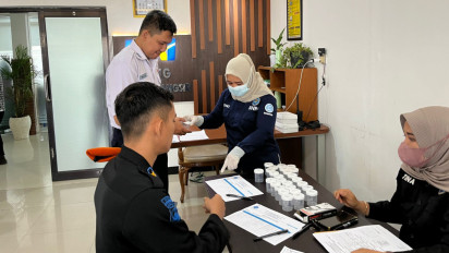 Jelang Angkutan Libur Nataru, Ratusan Petugas PT KAI Daop 7 Madiun Dites Urin