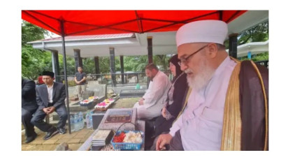 Ulama Sufi Syaikh Muhammad Rajab Berziarah ke Makam Hj Lu’liyah, Ibunda Komjen Pol Syafruddin
