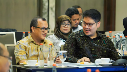 Ravindra Sebut Dasi Warna Kuning Kode Jokowi Nyaman dengan Golkar