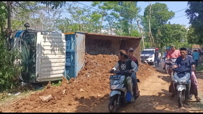 Update: Dump Truk Material Tambang Tol Probowangi Terguling Dua Tewas di Probolingo, Begini Kronologisnya