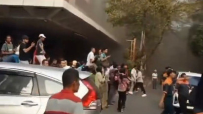 Rooftop Blok M Square Kebakaran, 20 Mobil Damkar Dikerahkan