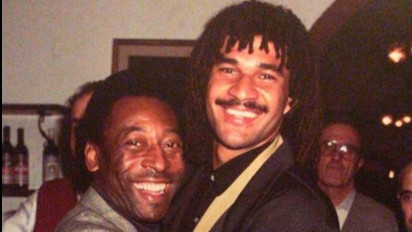 Jauh-Jauh Datang ke Vietnam, Legenda Sepak Bola Dunia Keturunan Indonesia Ini Justru Dukung Golden Star di Piala AFF 2024 Bukan Skuad Garuda