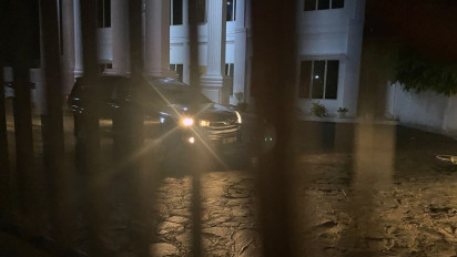 Tim KPK Datangi Rumah Dinas Gubernur Maluku Utara