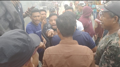 Unjuk Rasa Warga Tuntut Kades Wambulu di Buton Mundur