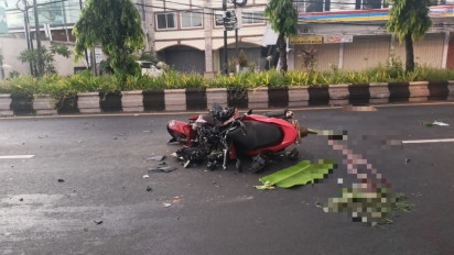 Tabrak Truk Bermuatan Beton, Bule Belanda Tewas di Lokasi