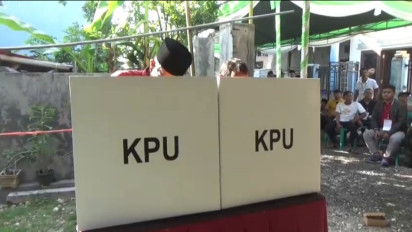 Pemilihan Umum Diadakan, Warga Bangkalan Alami Kebingungan dalam Buka Lipatan Kertas Suara Pemilu