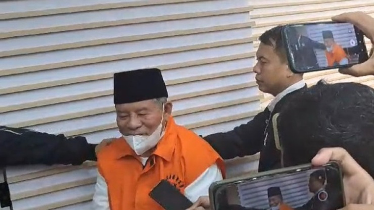 KPK Tetapkan Gubernur Maluku Utara Abdul Gani Kasuba dan 6 Orang Lainnya sebagai Tersangka Suap
            - galeri foto