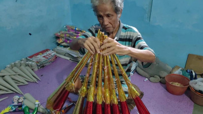 Produksi Terompet di Medan Kebanjiran Orderan Jelang Natal dan Tahun Baru