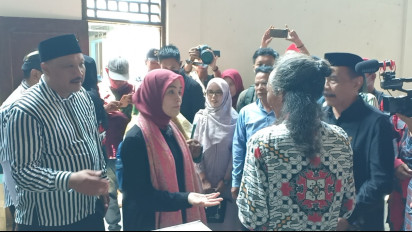 Blusukan ke Pabrik Tahu di Gresik, Siti Atiqoh Ganjar Disambati Mahalnya Harga Kedelai di Pasaran