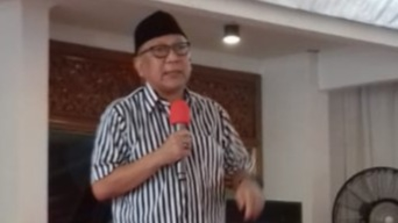 Kyai Gufron Sebut Zulkifli Hasan Bikin Gaduh Umat Islam, Harus Minta Maaf
            - galeri foto
