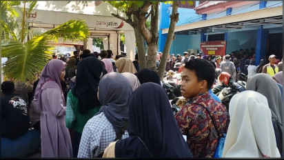 Jelang Pemilu, Lonjakan Pemohon E-KTP di Nganjuk Menyebabkan Antrean Panjang