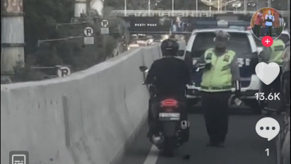 Viral Polantas Biarkan Motor Dinas Polri Melintas Santai di JLNT Casablanca Tanpa Ditindak