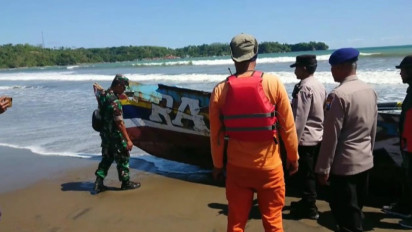 Perahu Nelayan asal Pasuruan Karam di Tulungagung, 1 Nelayan Tewas, 1 Hilang