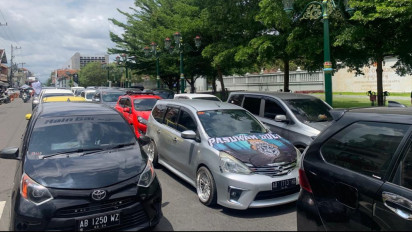 Ratusan Driver Taksi Online Geruduk Kantor Gubernur DIY, Perjuangkan Pergub Tarif Bersih