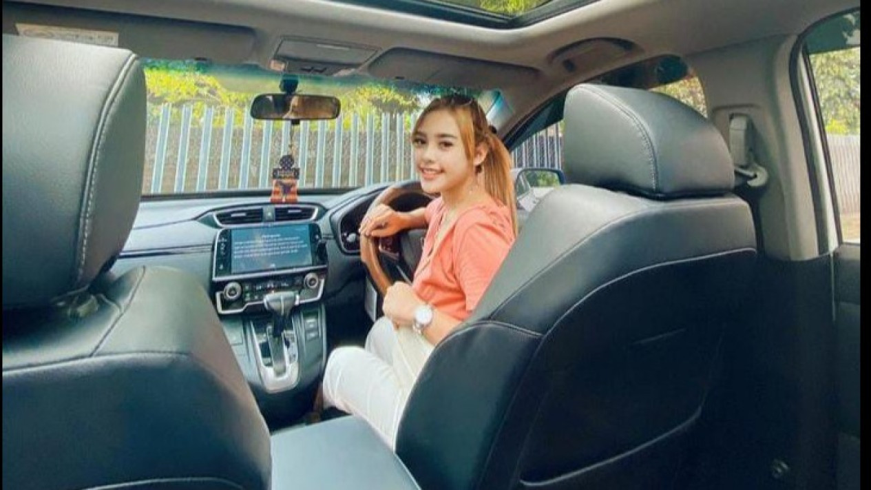 Safitri Anggraini Dewi, Selebgram yang Dianiaya Pacarnya Alami Trauma Mendalam
            - galeri foto