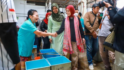 Kunjungi Pengrajin Tahu di Gresik, Siti Atikoh: Ke Depan Indonesia Harus Berdaulat Kedelai