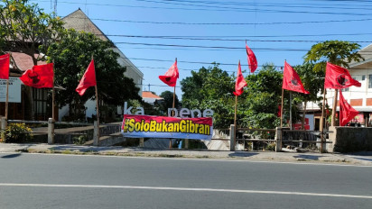 Ada Spanduk 'Solo Bukan Gibran' di Jembatan Kali Pepe, Bawaslu Solo: Akan Ditertibkan