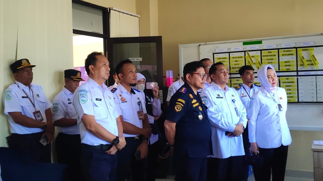 Antisipasi Cuaca Ekstrem di Pelabuhan Penyeberangan Selama Natal-Tahun Baru, Pemerintah Lakukan Upaya Ini...
            - galeri foto