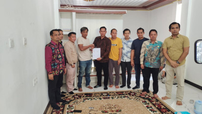 Bupati Kubar Minta Maaf dan Mendamaikan Korban Bersama Ajudan