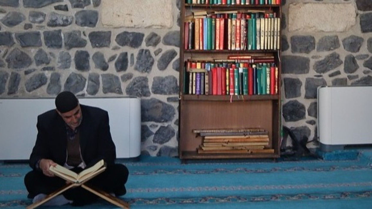 Surah Apa yang Sebaiknya Dibaca Pada Malam Jumat? Begini Penjelasan Ustaz Khalid Basalamah
            - galeri foto