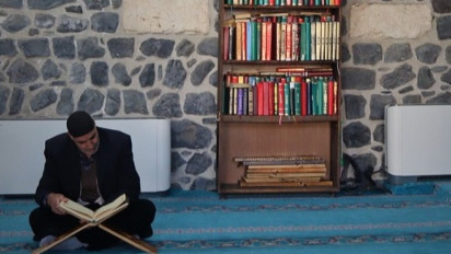 Surah Apa yang Sebaiknya Dibaca Pada Malam Jumat? Begini Penjelasan Ustaz Khalid Basalamah