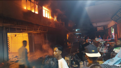Dua Orang Meninggal Dunia Saat Delapan Unit Ruko Dilahap Si Jago Merah di Kundur