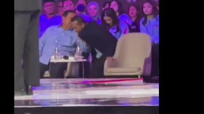 Detik-detik Prabowo Tertangkap Kamera Mencengkeram Jas Bahlil Lahadalia, Apa yang Dibahas