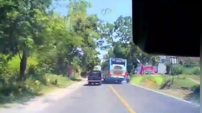 Sopir Ugal-ugalan, Bus PO Jaya Tabrak Dua Pelajar di Madiun Hingga Tewas di Tempat