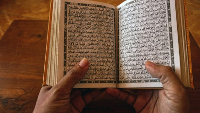 Baca Surah Al Waqiah Bikin Jauh dari Kemiskinan? Ustaz Syafiq Riza Basalamah: Coba Hayati Satu Persatu Ayatnya