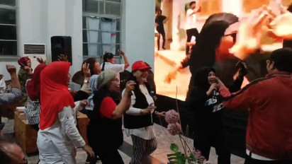 “Kerja, Kerja.. Sampai Putih Rambutnya”, Keseuran Nobar Debat Cawapres Sambil Berdendang Ala Pendukung Ganjar-Mahfud