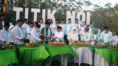 Ini Momen Cak Imin Potong Tumpeng di IKN bareng Elite PKB yang Disinggung Gibran, Ternyata juga Berdoa Supaya...