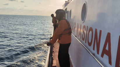 Hari Keempat Pencarian Delapan ABK KM Vision Global, Tim SAR Gabungan Menurunkan Heli Milik Basarnas