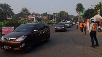 Lalin Puncak Padat, Polisi Berlakukan Ganjil Genap dan Sistem Satu Arah
