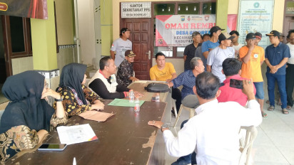 Warga Sidorejo Bungah Luruk Balai Desa, Desak Mundur Perangkat Desa, Dituduh Berbuat Asusila