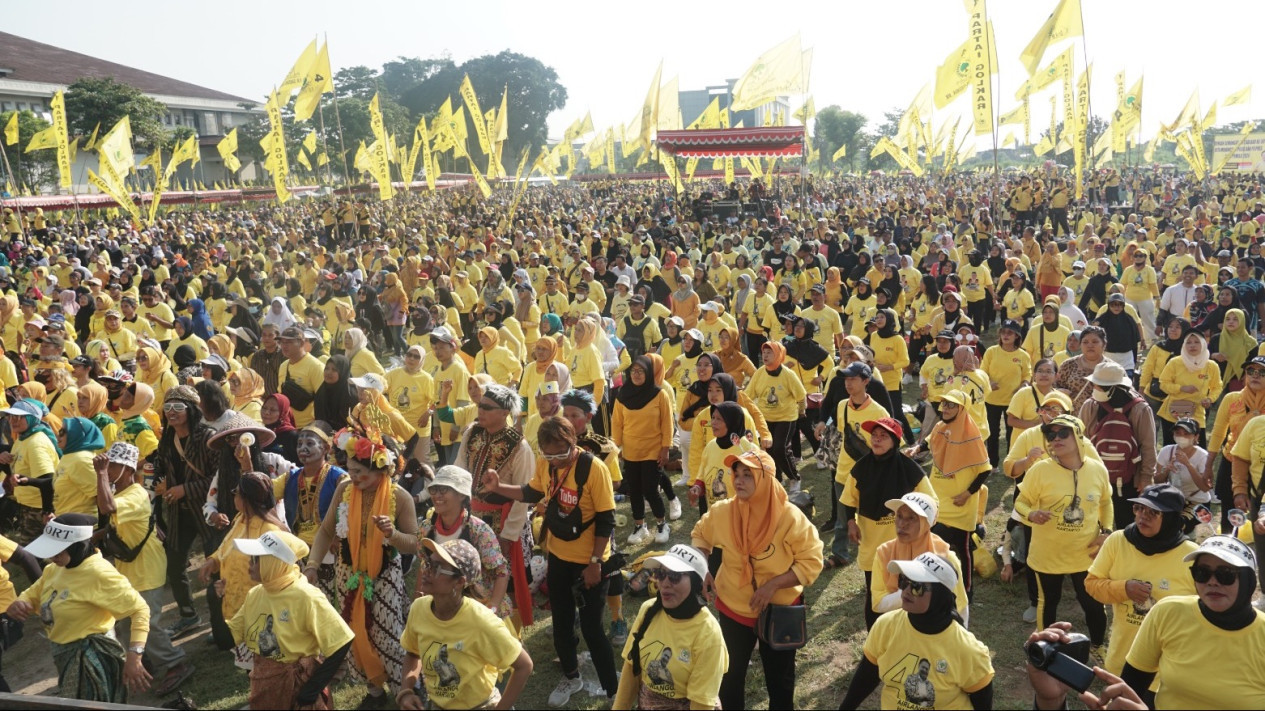 35 Ribu Warga DIY Ikuti Senam Bersama Airlangga Hartarto
            - galeri foto