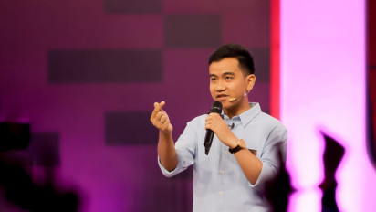 Nusron Wahid Angkat Suara Soal Tuduhan Roy Suryo Gibran Pakai 3 Mic di Debat Perdana Cawapres