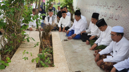 Anies Ziarah ke Makam para Ulama Rembang, Sebut Mereka Sumbu Syiar Islam di Pulau Jawa