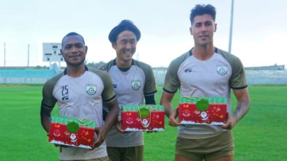Rayakan Natal, Tiga Pemain Laskar Joko Samudro Gresik Dihadiahi Kado Istimewa
