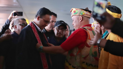 Kampanye di Kalimantan Barat, Anies Baswedan Disambut Prosesi Adat Potong Patan