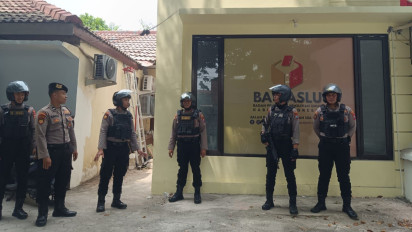 Antisipasi Gangguan Kamtibmas Jelang Pemilu, Kantor Bawaslu Gresik Dijaga Ketat Polisi 