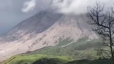 Gunung Sinabung Meletus Lagi, Kolom Abu Membumbung 3,5 Kilometer dan Berwarna Hitam Pekat