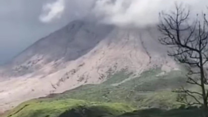 Gunung Sinabung Meletus Lagi, Kolom Abu Membumbung 3,5 Kilometer dan Berwarna Hitam Pekat