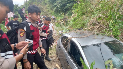 Tanah Longsor Timbun Satu Unit Mobil Minibus di Jalinsum Taput