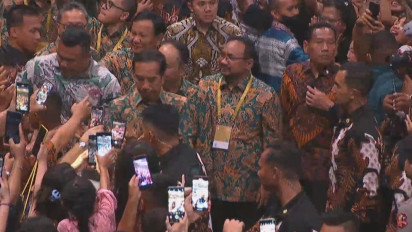 Momen Prabowo Jalan Bareng Jokowi, Mahfud di Barisan Belakang di Acara Natal Nasional